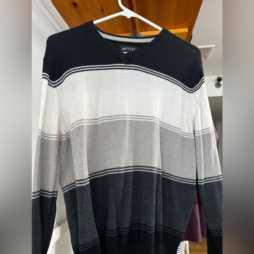 V - neck cotton blend sweater